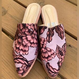 Slip On closed toe Espadrilles on a beautiful color combination (nude pinkish)
